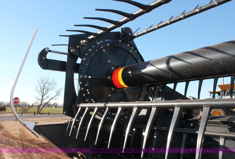 image for item L6818 2012 MacDon D60D draper head