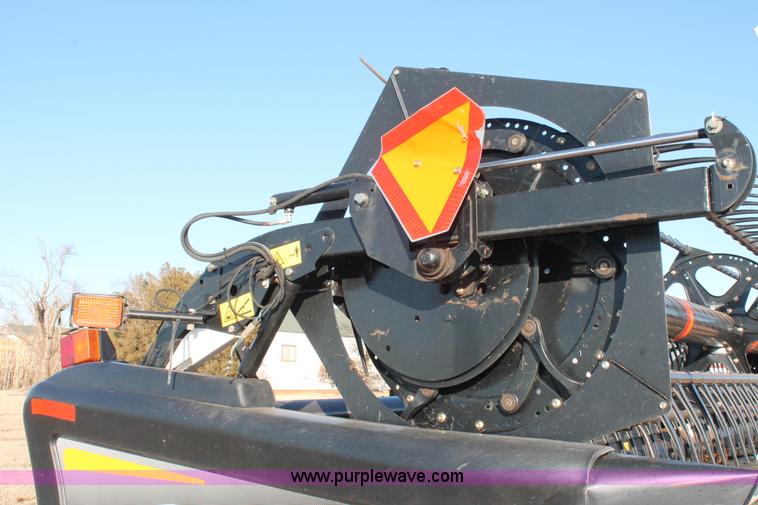 image for item L6818 2012 MacDon D60D draper head