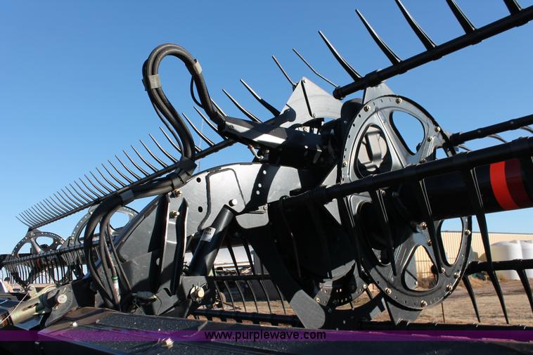 image for item L6818 2012 MacDon D60D draper head