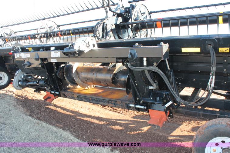 image for item L6818 2012 MacDon D60D draper head