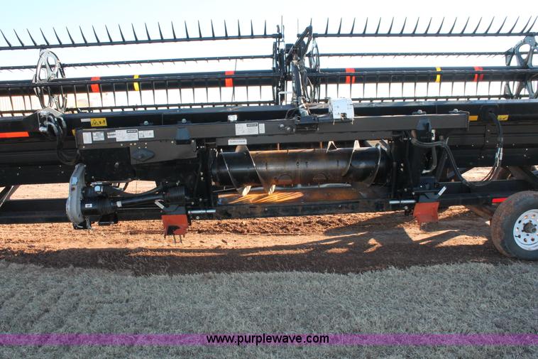 image for item L6818 2012 MacDon D60D draper head