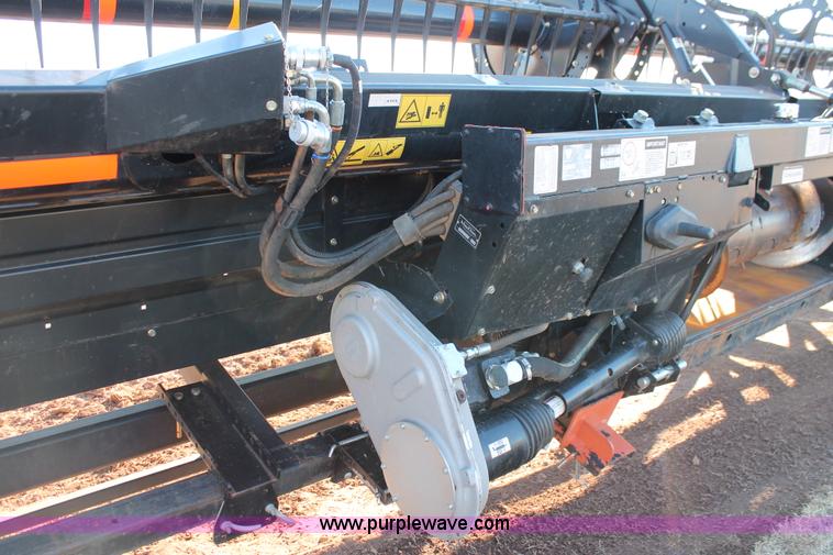 image for item L6818 2012 MacDon D60D draper head