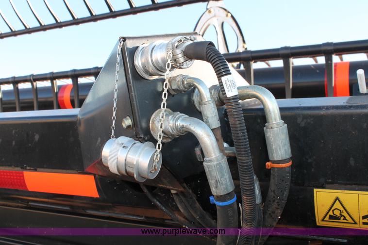 image for item L6818 2012 MacDon D60D draper head