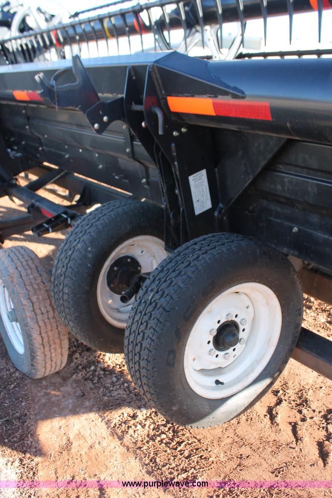 image for item L6818 2012 MacDon D60D draper head