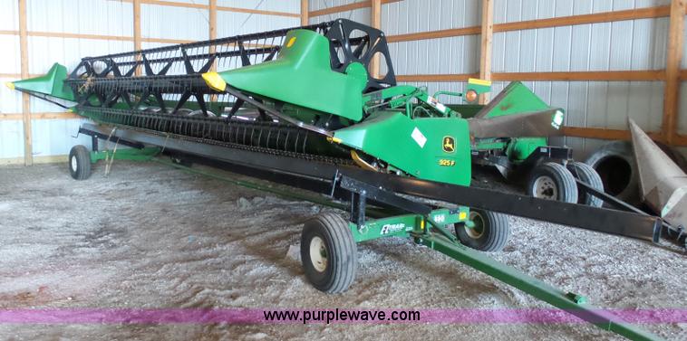 image for item L7047 2002 John Deere 925F platform head