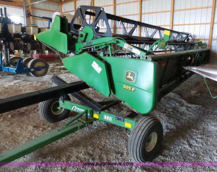 image for item L7047 2002 John Deere 925F platform head