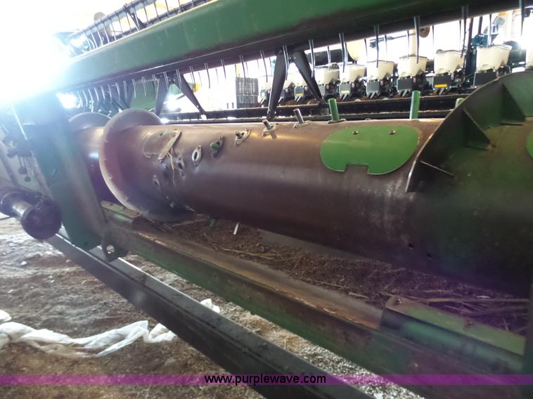 image for item L7047 2002 John Deere 925F platform head