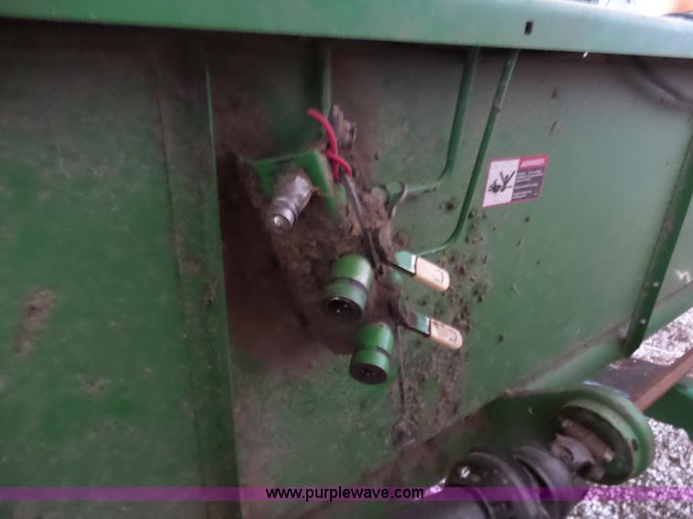 image for item L7047 2002 John Deere 925F platform head