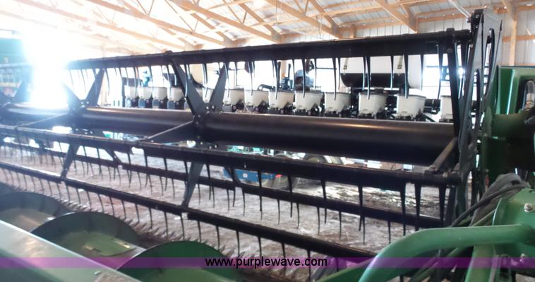 image for item L7047 2002 John Deere 925F platform head