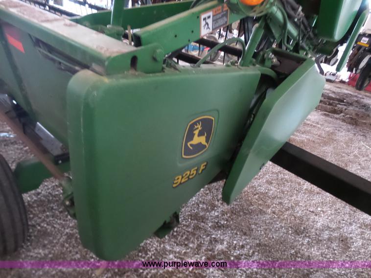 image for item L7047 2002 John Deere 925F platform head