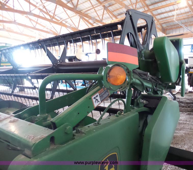 image for item L7047 2002 John Deere 925F platform head