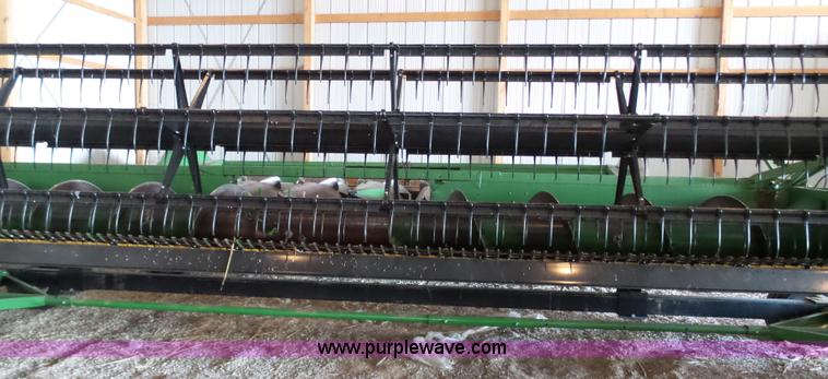 image for item L7047 2002 John Deere 925F platform head