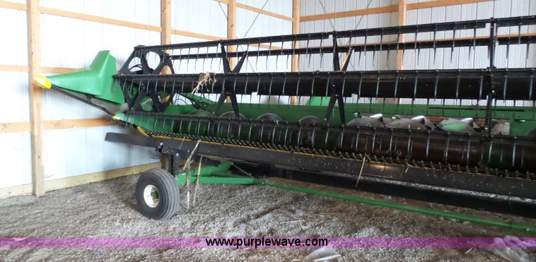 image for item L7047 2002 John Deere 925F platform head