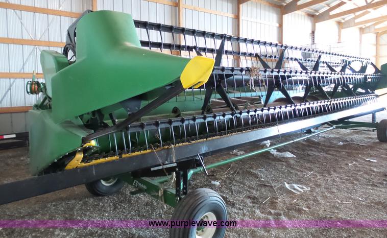 image for item L7047 2002 John Deere 925F platform head