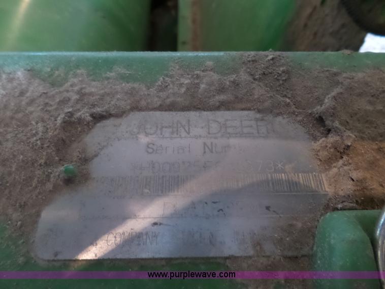 image for item L7047 2002 John Deere 925F platform head