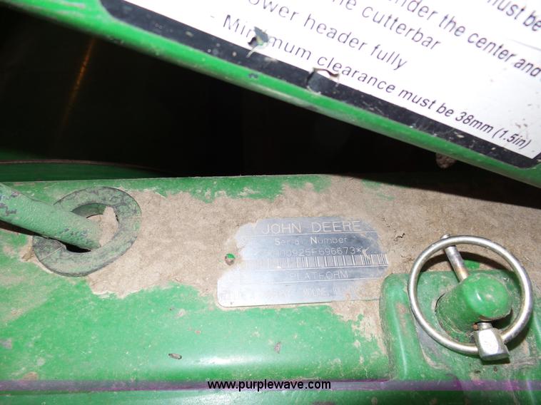 image for item L7047 2002 John Deere 925F platform head