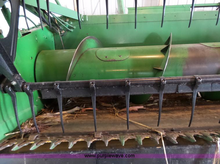 image for item L7047 2002 John Deere 925F platform head