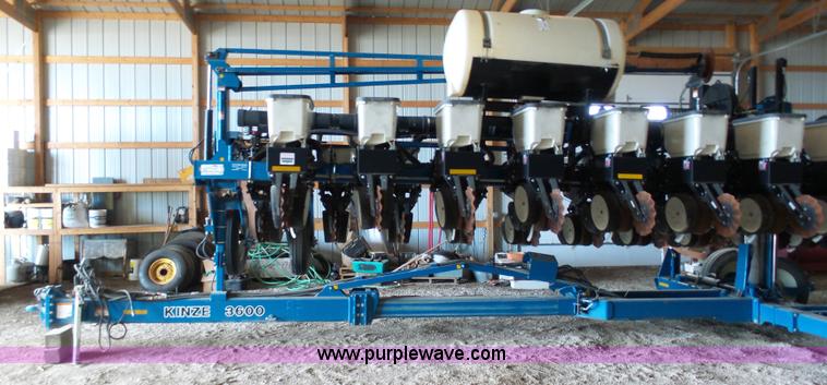 image for item L7050 2008 Kinze 3600 16/31 split row no-till planter