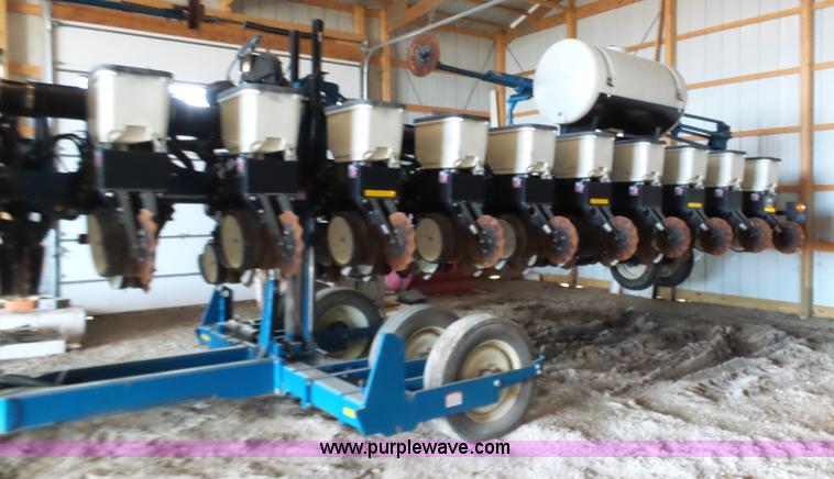 image for item L7050 2008 Kinze 3600 16/31 split row no-till planter