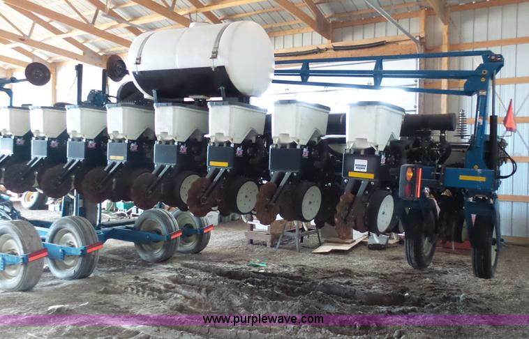 image for item L7050 2008 Kinze 3600 16/31 split row no-till planter