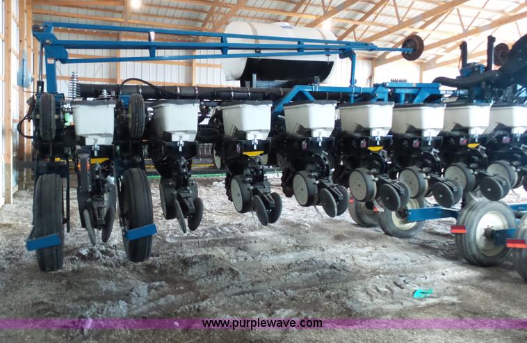 image for item L7050 2008 Kinze 3600 16/31 split row no-till planter