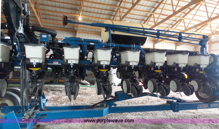 image for item L7050 2008 Kinze 3600 16/31 split row no-till planter