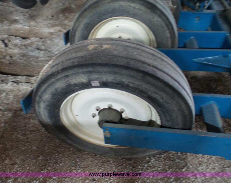 image for item L7050 2008 Kinze 3600 16/31 split row no-till planter