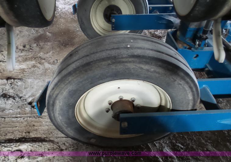 image for item L7050 2008 Kinze 3600 16/31 split row no-till planter