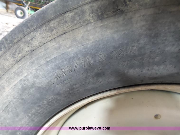 image for item L7050 2008 Kinze 3600 16/31 split row no-till planter