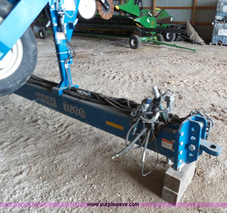 image for item L7050 2008 Kinze 3600 16/31 split row no-till planter
