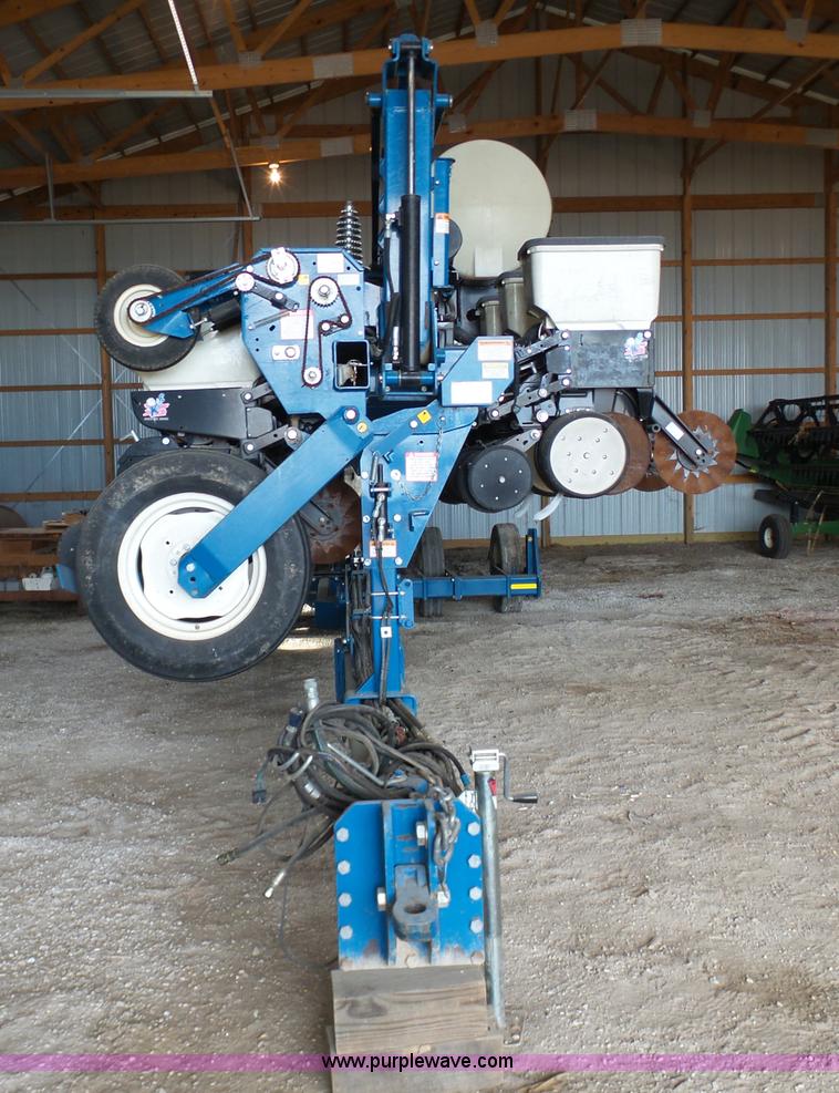 image for item L7050 2008 Kinze 3600 16/31 split row no-till planter