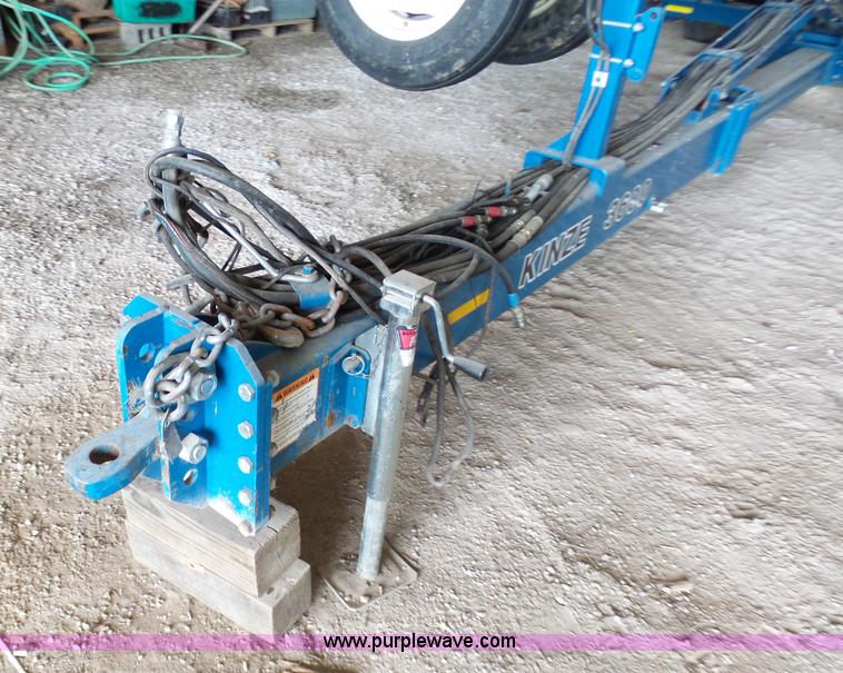 image for item L7050 2008 Kinze 3600 16/31 split row no-till planter