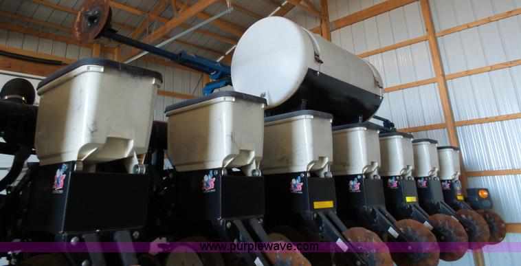 image for item L7050 2008 Kinze 3600 16/31 split row no-till planter