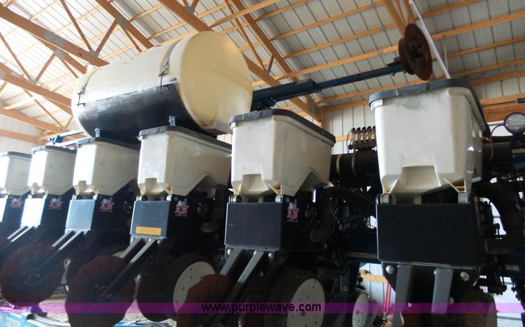 image for item L7050 2008 Kinze 3600 16/31 split row no-till planter