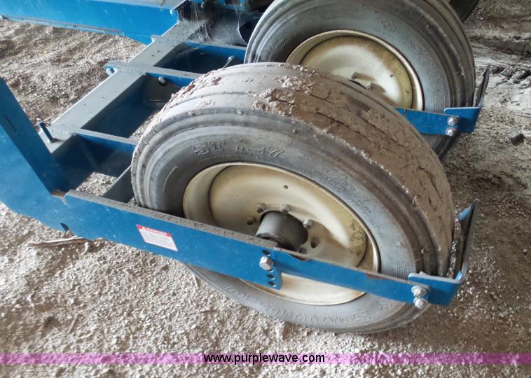 image for item L7050 2008 Kinze 3600 16/31 split row no-till planter