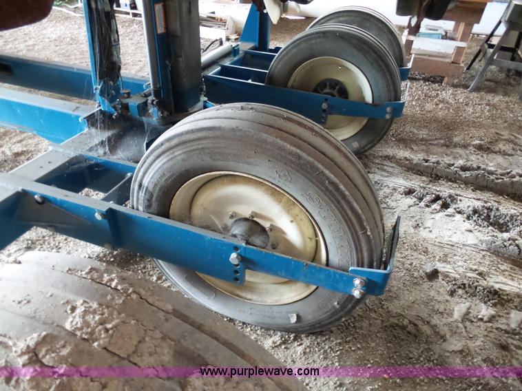 image for item L7050 2008 Kinze 3600 16/31 split row no-till planter