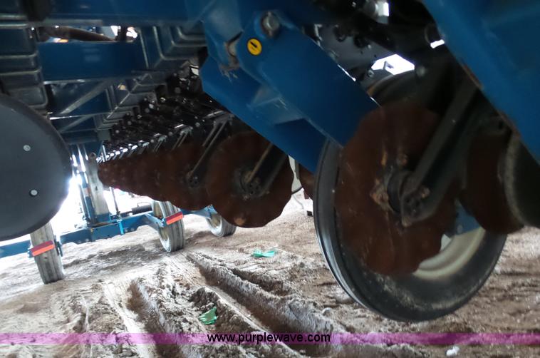 image for item L7050 2008 Kinze 3600 16/31 split row no-till planter