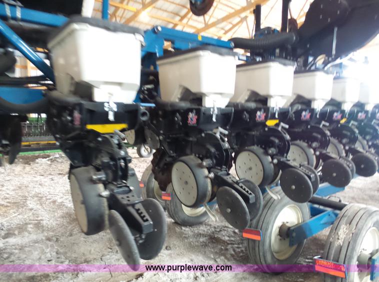 image for item L7050 2008 Kinze 3600 16/31 split row no-till planter