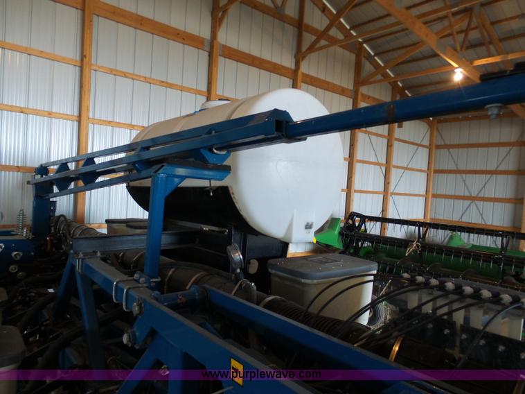 image for item L7050 2008 Kinze 3600 16/31 split row no-till planter