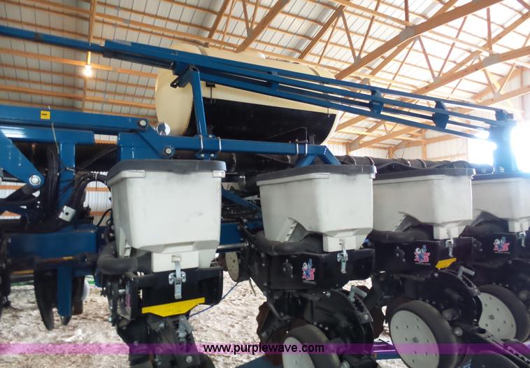 image for item L7050 2008 Kinze 3600 16/31 split row no-till planter
