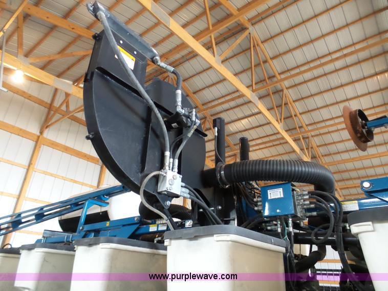 image for item L7050 2008 Kinze 3600 16/31 split row no-till planter