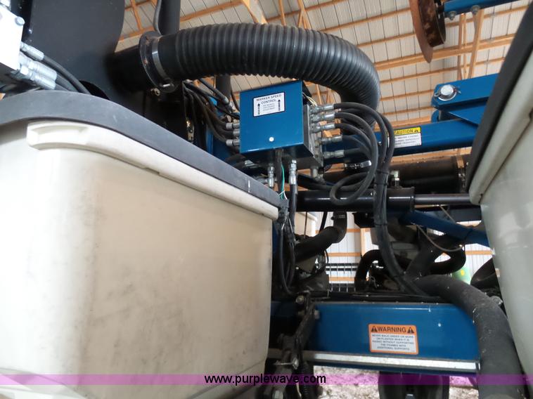 image for item L7050 2008 Kinze 3600 16/31 split row no-till planter