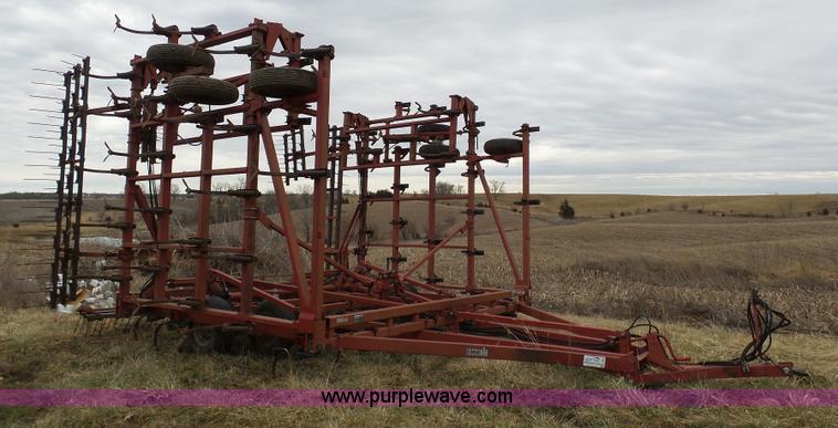 image for item L7060 Case 4900 field cultivator