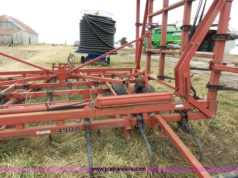 image for item L7060 Case 4900 field cultivator