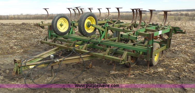 image for item L7065 John Deere 1010 field cultivator
