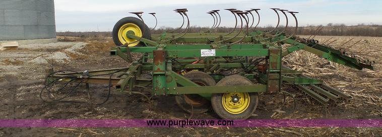 image for item L7065 John Deere 1010 field cultivator