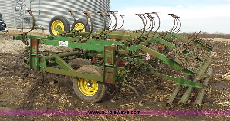 image for item L7065 John Deere 1010 field cultivator