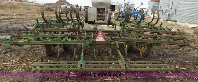 image for item L7065 John Deere 1010 field cultivator