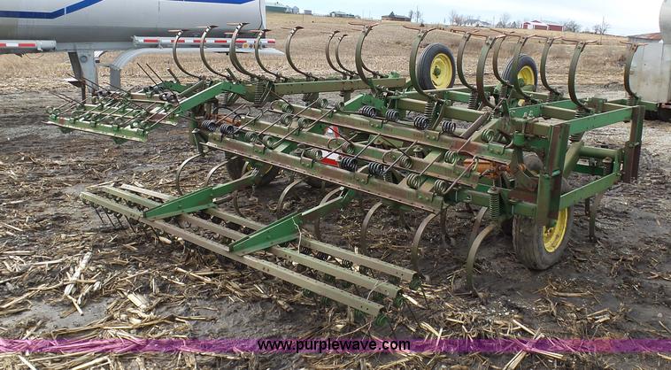 image for item L7065 John Deere 1010 field cultivator