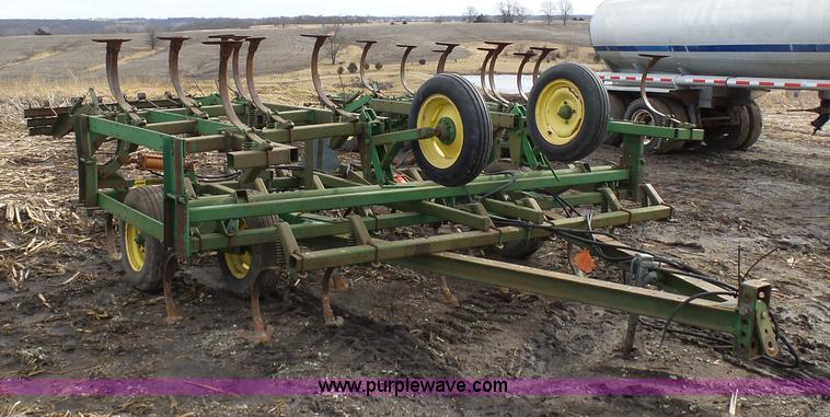 image for item L7065 John Deere 1010 field cultivator